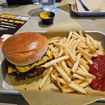 Buffalo Wild Wings - Bacon smashed hatch chile burger - Chicken Wings Near Me - El Centro, California Buffalo Wild Wings - Bacon smashed hatch chile burger - Chicken Wings Near Me - El Centro, California