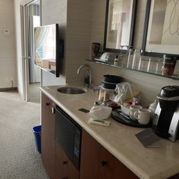 Wet bar area