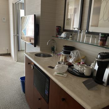 Cambridge Suites Toronto - Wet bar area - Hotels Near Me - Toronto, Ontario