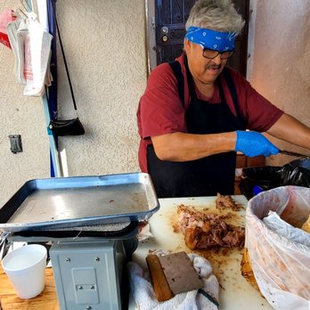 Carnitas El Momo - Street Vendors Near Me - Los Angeles, California Carnitas El Momo - Street Vendors Near Me - Los Angeles, California