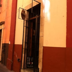 El Lechón Ilustrado - entrada al chiquero