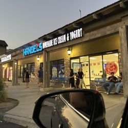 Handel's Homemade Ice Cream & Yogurt - Rancho Cucamonga - Very good ice cream, lacks the friendly service.