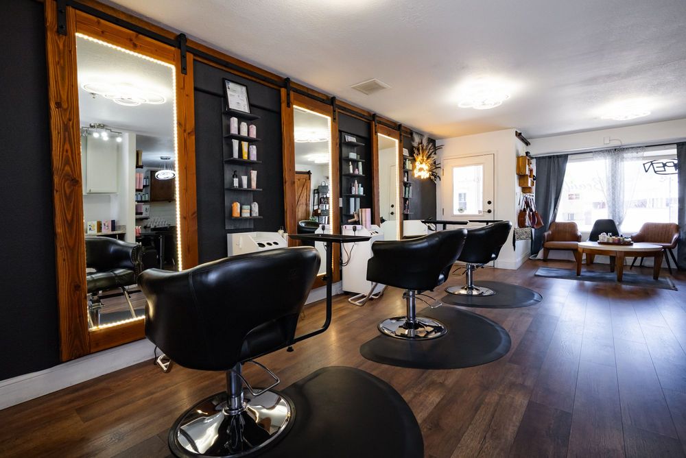 Beautique Beauty Bar Logo
