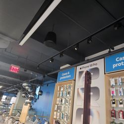 AT&T Store - Room dark