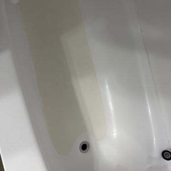 Glenstone Lodge - weird yellow staining in tub... I wore shoes when I showered lol - Hotels Near Me - Gatlinburg, Tennessee