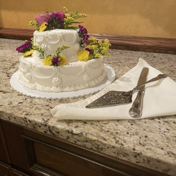 Roy's Bakery - a wedding cake and knife - Bakeries Near Me - Williamsport, Pennsylvania