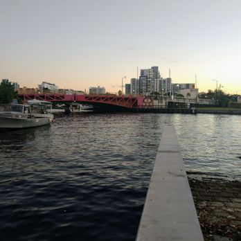 Spring Garden Point Park - View of the river and bridges from the park - Parks Near Me - Miami, Florida