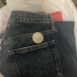 AGAIN they don't take the alarm tag off. This time it was from my online pick up order AGAIN they don't take the alarm tag off. This time it was from my online pick up order