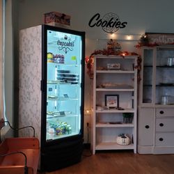 Sweet Lily Cakes & Cafe - The interior, very cute