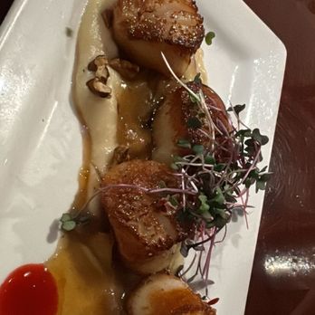 The Chef's Table - 11/21/24. 5/5* Pan Seared Scallops $26+. Juicy and buttery scallops w/ delicious sides. PHENOMENAL! Could eat 10 of these!!! - New American Near Me - Rocklin, California