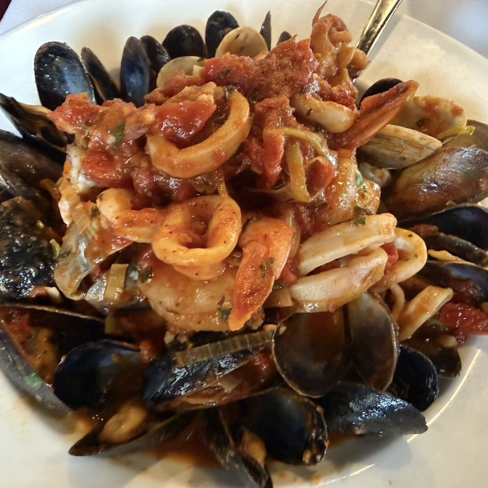 Ascione Bistro - Linguine ai Frutti di Mare. Outstanding! - Italian Near Me - Skokie, Illinois Ascione Bistro - Linguine ai Frutti di Mare. Outstanding! - Italian Near Me - Skokie, Illinois