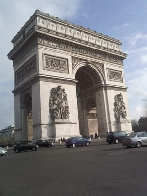 Arc de Triomphe by null