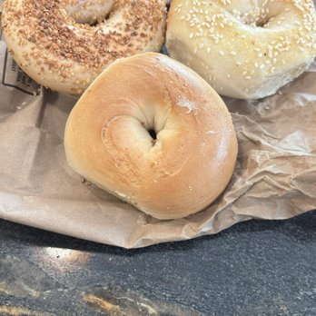 New York Bagel Baking - Plain, garlic, and sesame seed bagel - Bagels Near Me - West Bloomfield, Michigan New York Bagel Baking - Plain, garlic, and sesame seed bagel - Bagels Near Me - West Bloomfield, Michigan