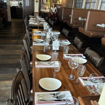 Enzo’s Bistro & Bar - The main dining room set for dinner service. - Italian Near Me - Issaquah, Washington Enzo’s Bistro & Bar - The main dining room set for dinner service. - Italian Near Me - Issaquah, Washington