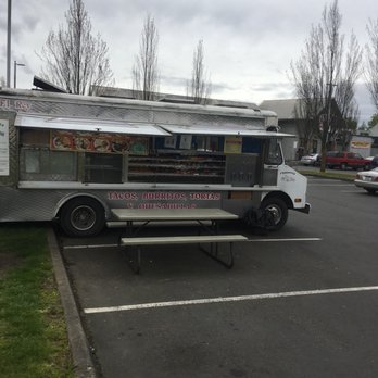 Taqueria El Rey - Taqueria El Rey truck in Saars parking lot. - Mexican Near Me - Tukwila, Washington Taqueria El Rey - Taqueria El Rey truck in Saars parking lot. - Mexican Near Me - Tukwila, Washington