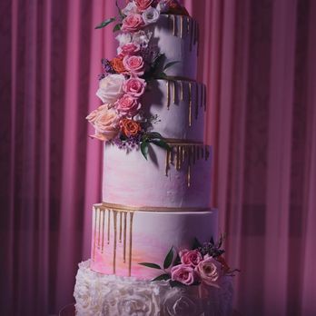Cake d'Arte - Wedding cake - ombré effect with golden drip and floral pieces - Bakeries Near Me - Austin, Texas Cake d'Arte - Wedding cake - ombré effect with golden drip and floral pieces - Bakeries Near Me - Austin, Texas