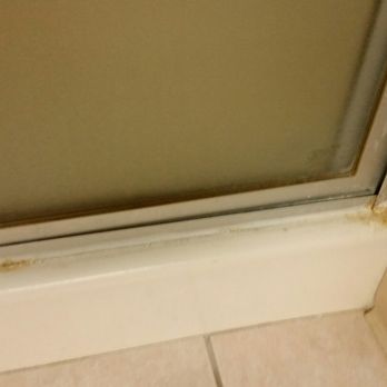 Edgewater - Moldy shower door. - Hotels Near Me - Laughlin, Nevada