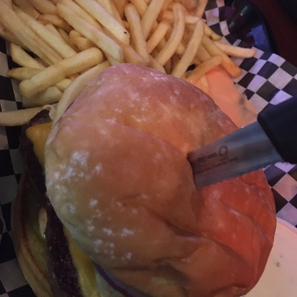 McPeets Portland Pub - Classic burger - Pubs Near Me - Portland, Oregon McPeets Portland Pub - Classic burger - Pubs Near Me - Portland, Oregon