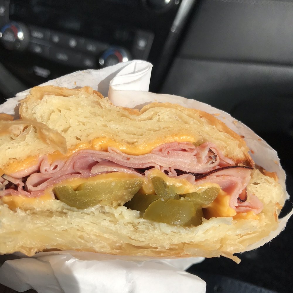 Ham and cheese croissant with jalapeños Ham and cheese croissant with jalapeños