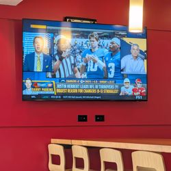 Wendy's - Blaring TV!