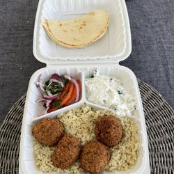 Gyromania - Falafel plate to go.