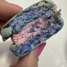 Blueberry Cheesecake Macaron