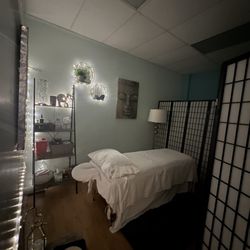Divine Moon Wellness - Massage room