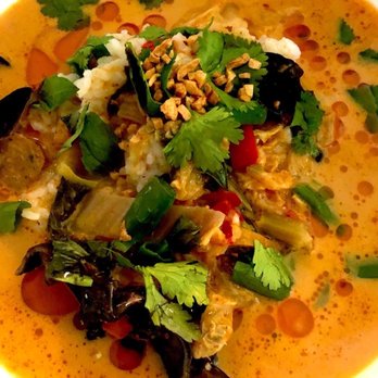 KK Asian Market - Thai Masaman Curry with wood ears, cabbage, peppers, spinach, crispy garlic, cilantro - International Grocery Near Me - Danbury, Connecticut
