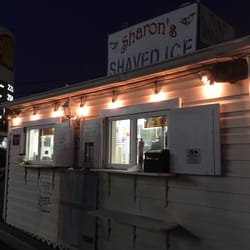 Checking out Sharon's for a snowball!!