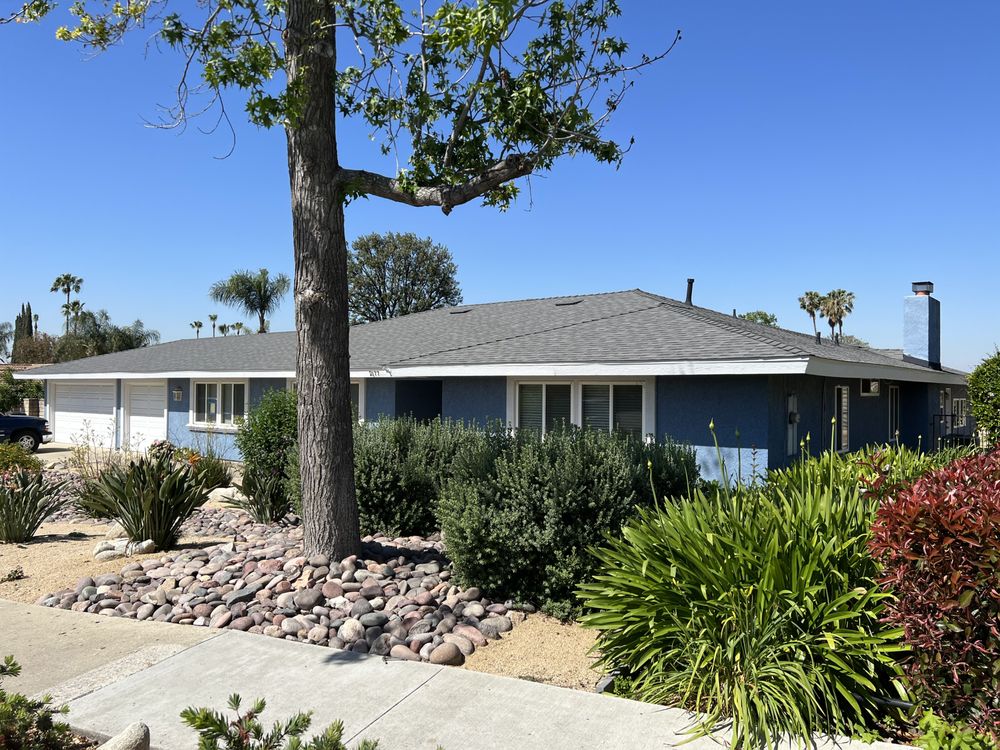 Slide of Gio Roofing