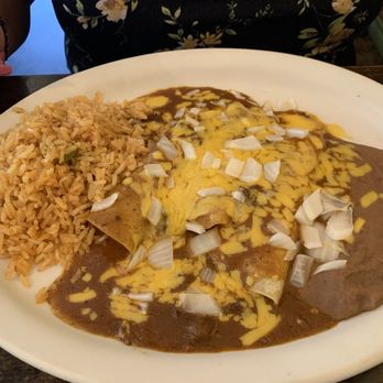 Alfredo's Mexican Restaurant - Chili con carne with onions. - Mexican Near Me - Lampasas, Texas Alfredo's Mexican Restaurant - Chili con carne with onions. - Mexican Near Me - Lampasas, Texas