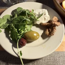 Starter with pita bread