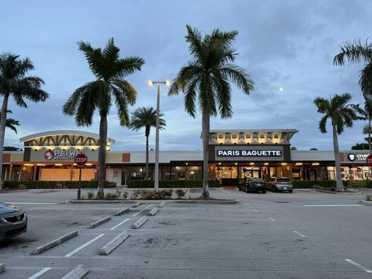 Paris Baguette by null