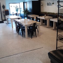Spacious for a pizzeria. Spacious for a pizzeria.