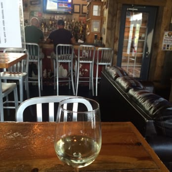 River Road Tavern - American Near Me - Bedford, New Hampshire