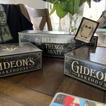 Gideon's Bakehouse - Love the presentation.  These cookies are huge! - Bakeries Near Me - Orlando, Florida