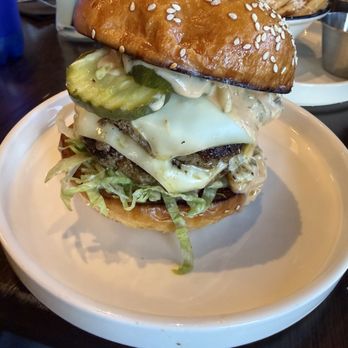 Le Rond Burgers - Burgers Near Me - Miami Beach, Florida