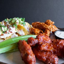 WINGERS Restaurant & Alehouse - Nachos, Wings and Fingers