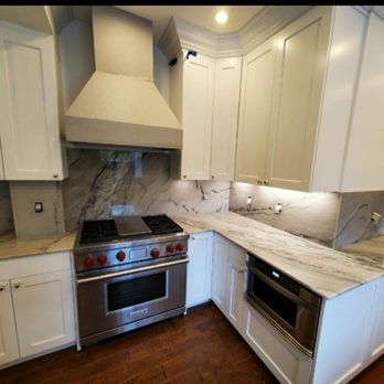 Talo Granite - Combination of white cabinets and white Quartz countertop gave a clean and fresh look to this Kitchen. - Countertop Installation Near Me