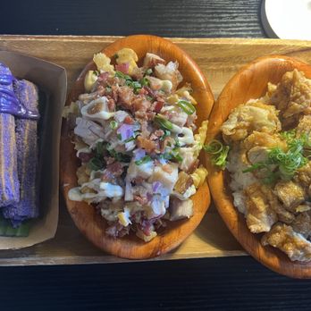 Minasa - Didn't realize the middle was fries lechon! - Filipino Near Me - Waipahu, Hawaii Minasa - Didn't realize the middle was fries lechon! - Filipino Near Me - Waipahu, Hawaii
