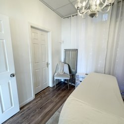 Lash Lounge