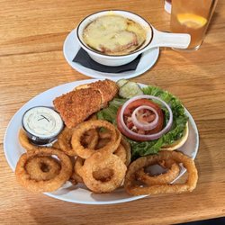 Lakes Tavern