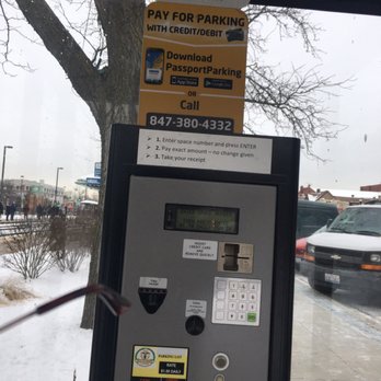 Des Plaines Metra Station - Parking info code 312 - Train Stations Near Me - Des Plaines, Illinois