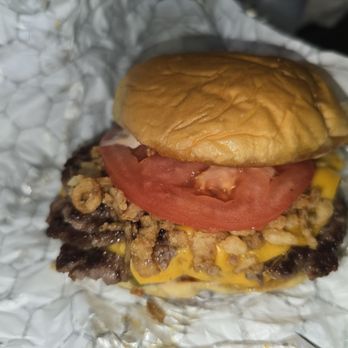 Low Tide Spot - Double smashbirger with tomato - Burgers Near Me - Pismo Beach, California Low Tide Spot - Double smashbirger with tomato - Burgers Near Me - Pismo Beach, California