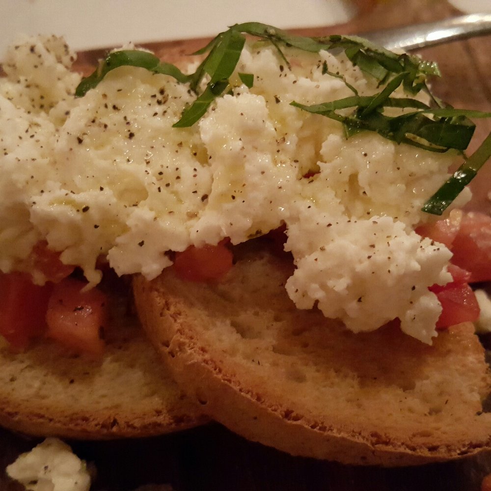 Mio Modo - Brushetta alla romana - Italian Near Me - St. Charles, Illinois