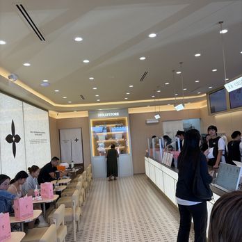 Molly Tea - Lobby - Bubble Tea Near Me - San Gabriel, California Molly Tea - Lobby - Bubble Tea Near Me - San Gabriel, California