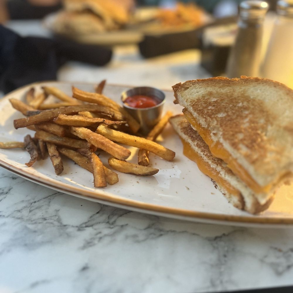 Oak and Main - Kids Grilled Cheese - American Near Me - Roanoke, Texas Oak and Main - Kids Grilled Cheese - American Near Me - Roanoke, Texas