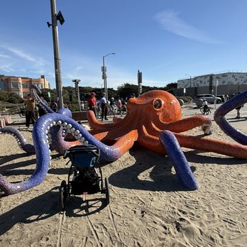 Big Art Loop - Octopus - Public Art Near Me - San Francisco, California Big Art Loop - Octopus - Public Art Near Me - San Francisco, California