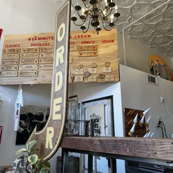 à la minute - interior - Ice Cream & Frozen Yogurt Near Me - Redlands, California à la minute - interior - Ice Cream & Frozen Yogurt Near Me - Redlands, California