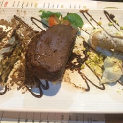 Abbraccio - Sobremesas da casa - tiramisu, bolo de chocolate e canoli